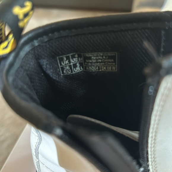 White Dr. Martens Zavala J Size 4 (US M) or Size 5 (US L) Size 36 EU. - Picture 8 of 12